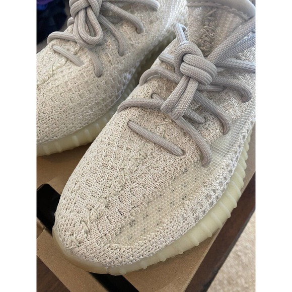 New Adidas Mens 5 Womens 7 Yeezy Boost 350 V2 GY3438 Light-Light Sneakers Shoes - Picture 4 of 8